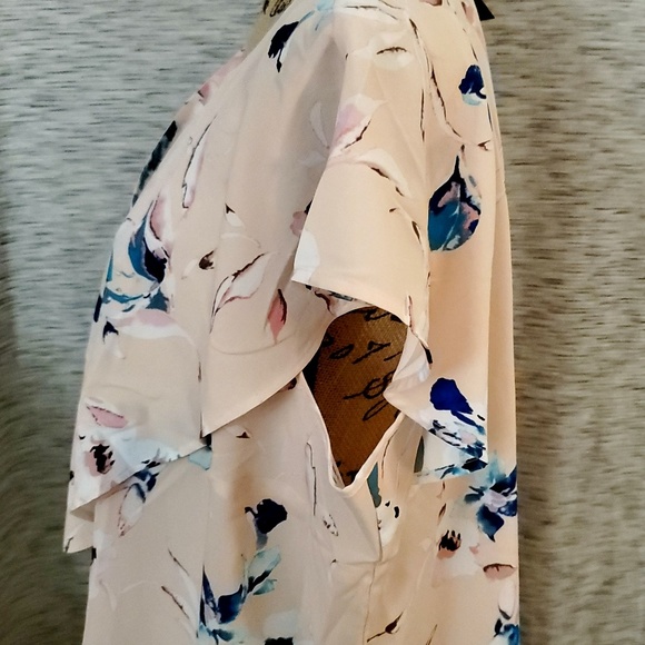 Lane Bryant Floral Ruffle-Front Top, Size 18, NWT - Picture 4 of 8